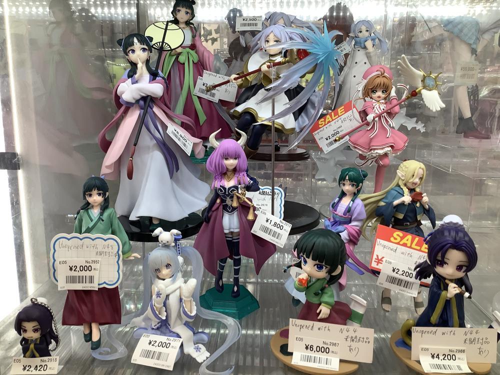 Beautiful girl figures