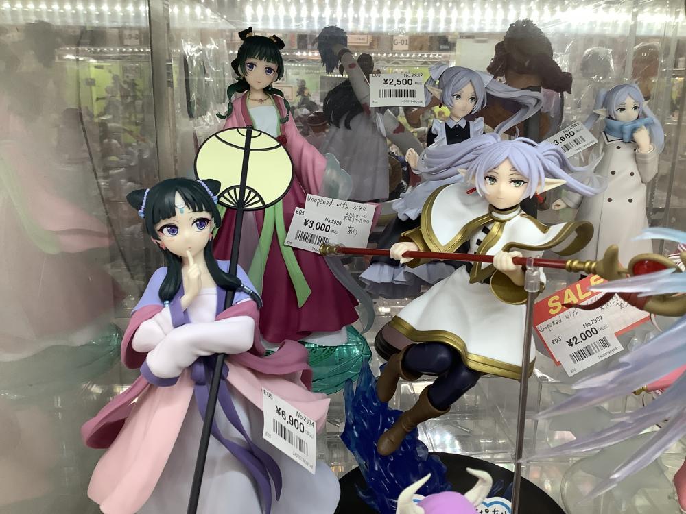 Beautiful girl figures