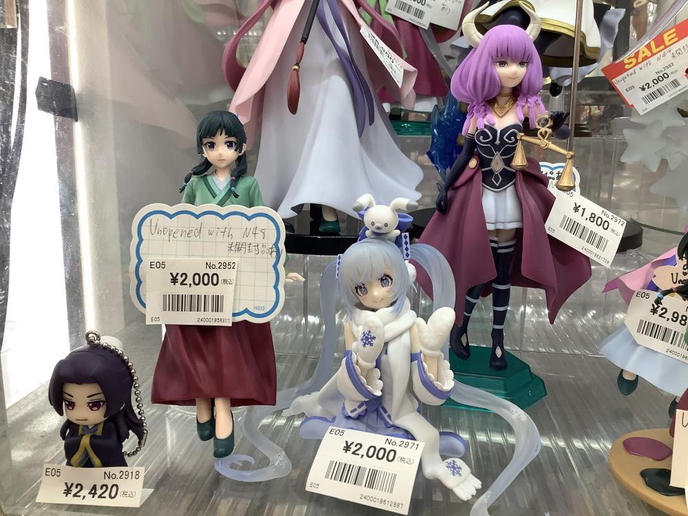 Beautiful girl figures