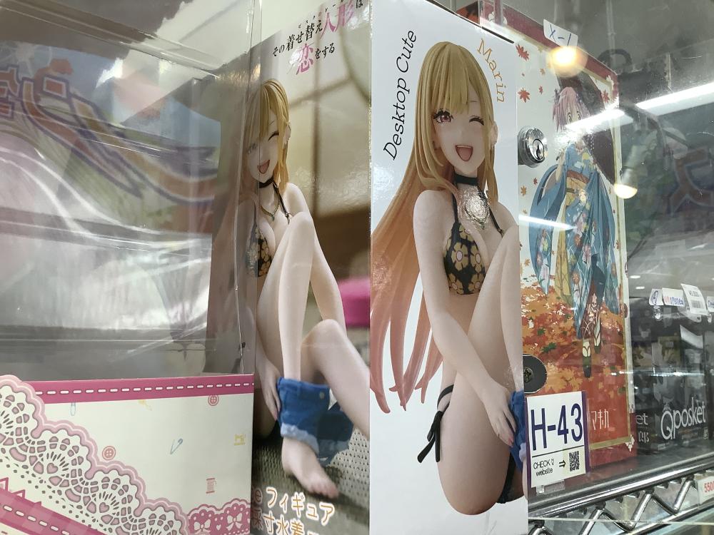 Dress-up doll is in love