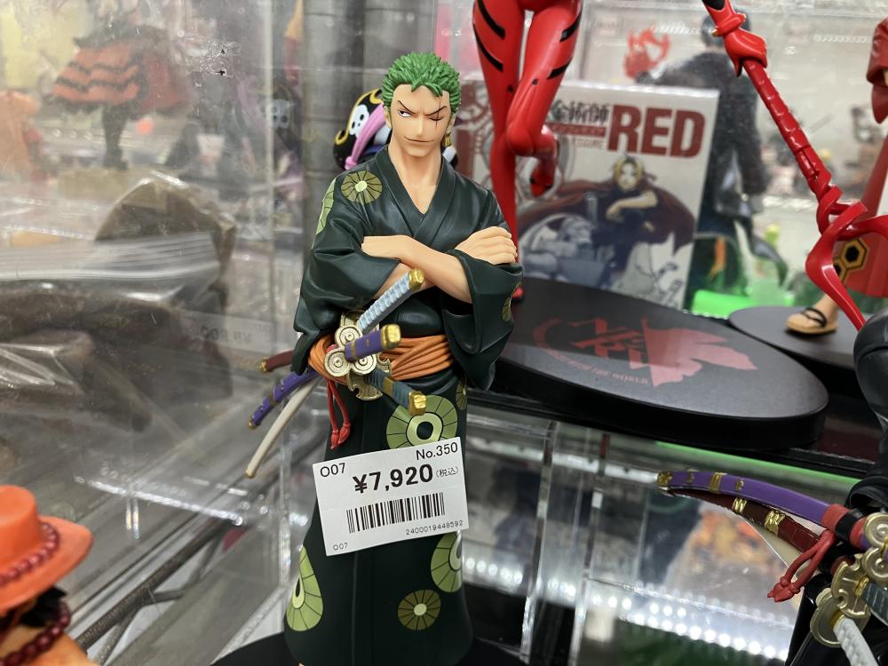 ワンピース、エヴァ