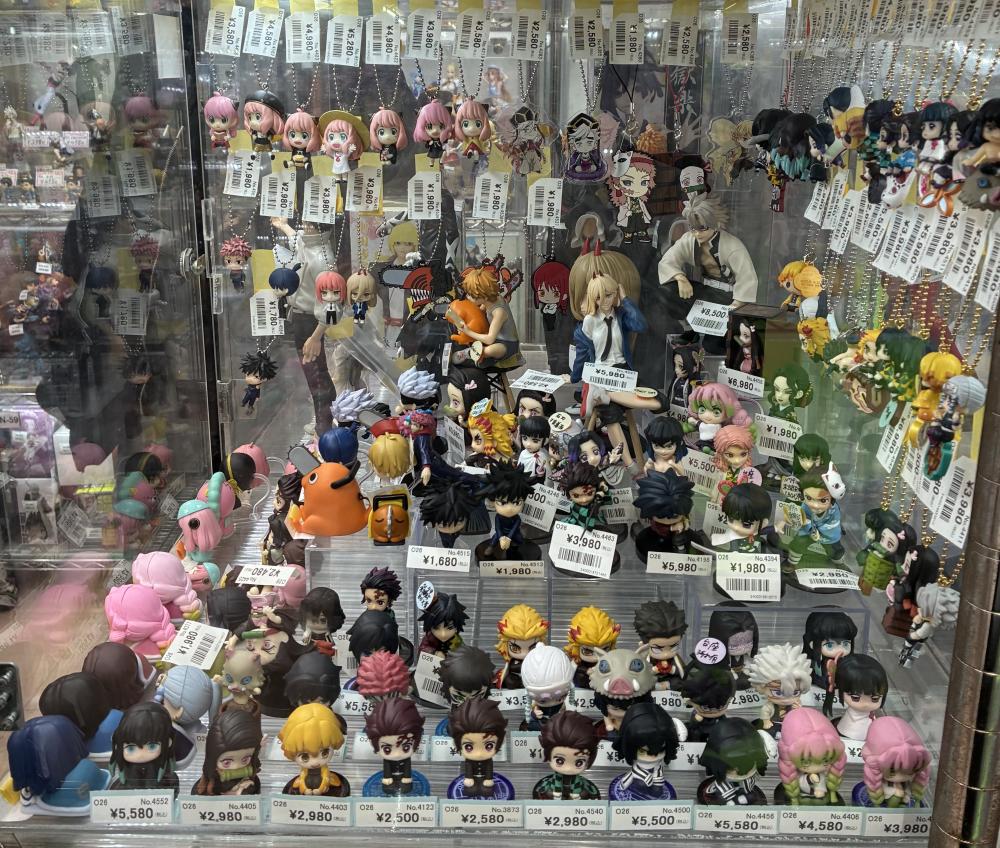 鬼滅　呪術廻戦　チェンソーマン