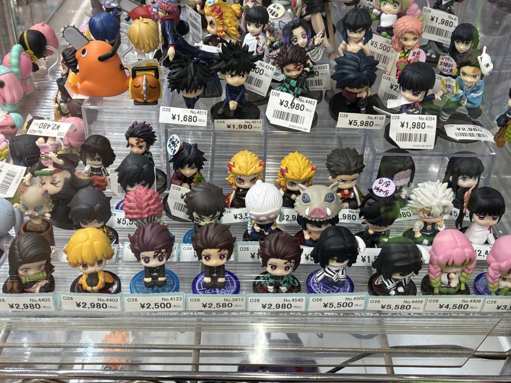 鬼滅　呪術廻戦　チェンソーマン