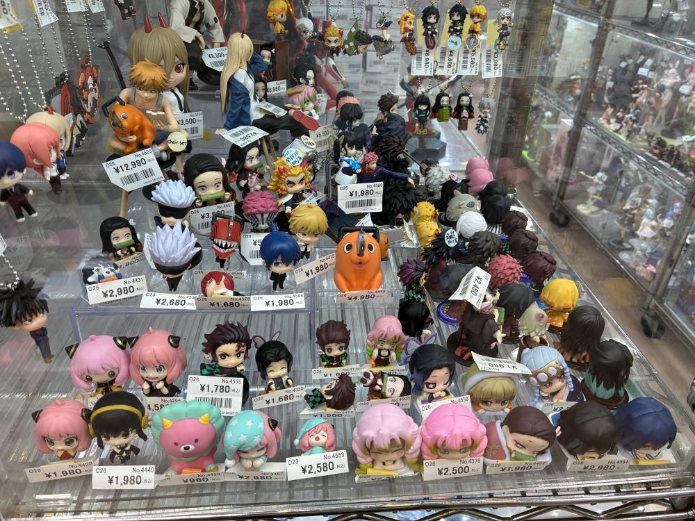 鬼滅　呪術廻戦　チェンソーマン