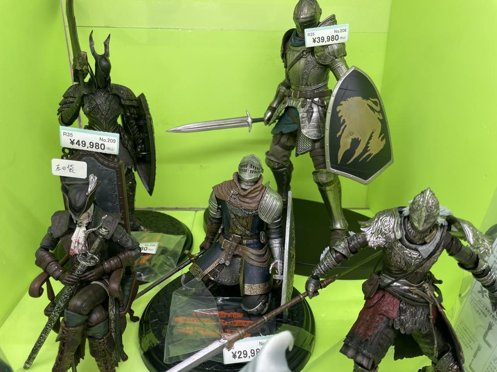 Game figure shop