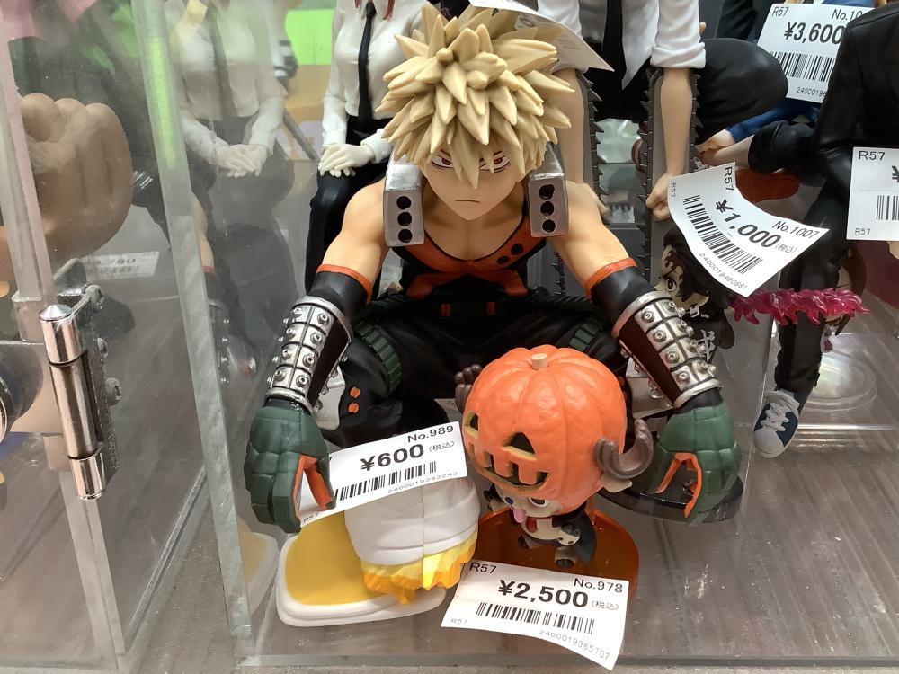 Gachagasha and other figures