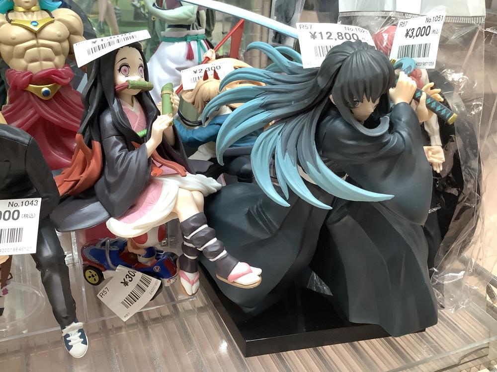 Gachagasha and other figures