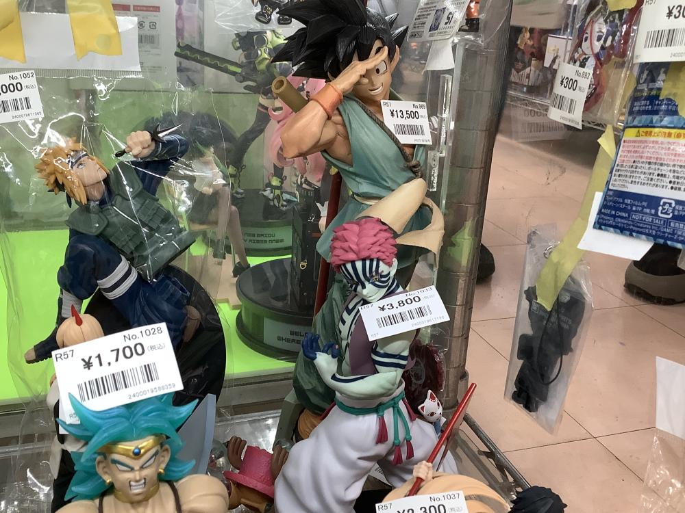 Gachagasha and other figures