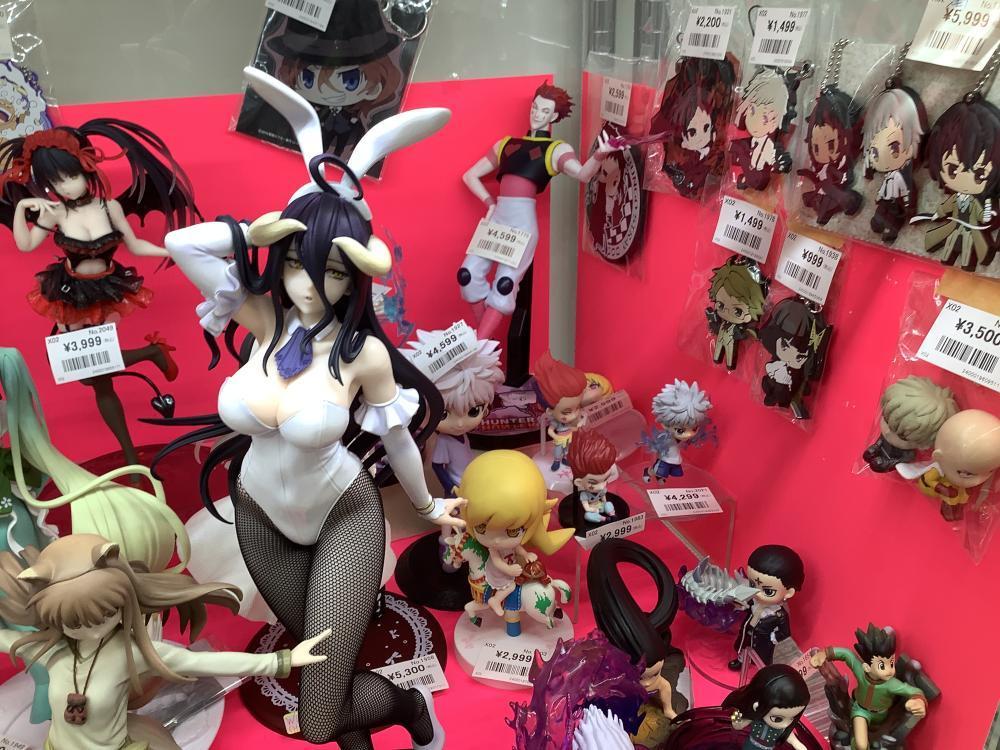 Beautiful girl figures