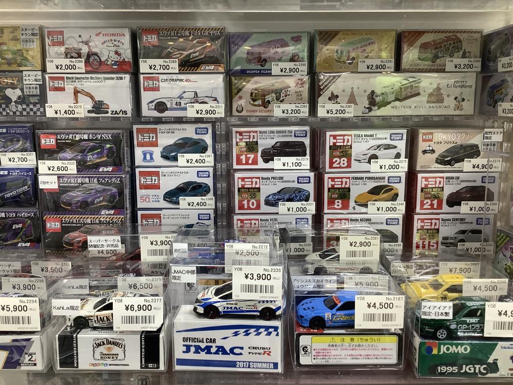 Lots of Tomica