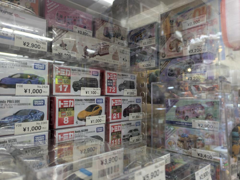 トミカたくさん