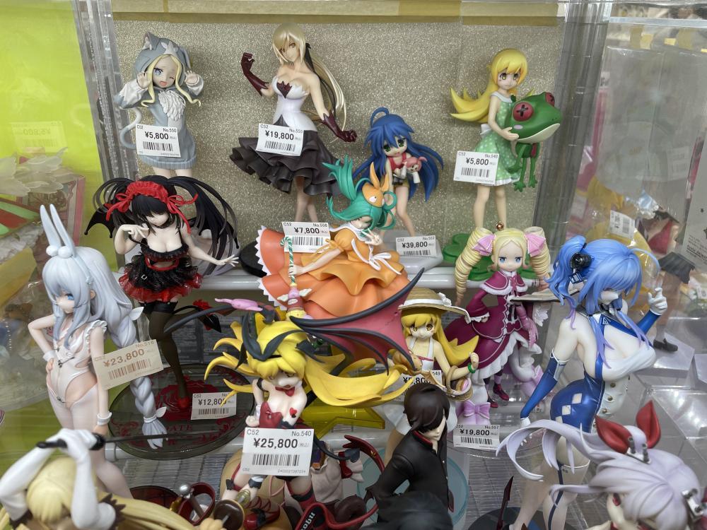 Azur Lane and other figures