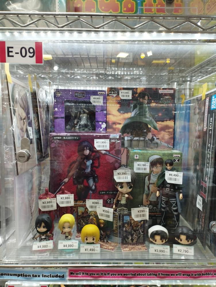 《进击的巨人》手办和周边商品