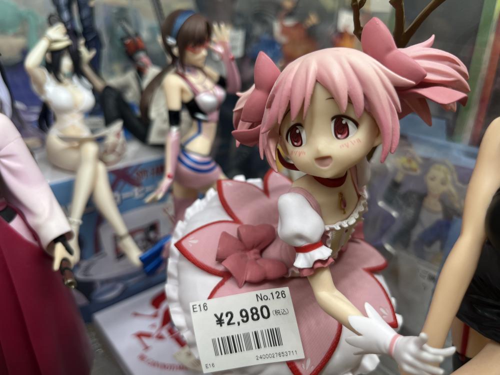 Lupin the Third and other figures