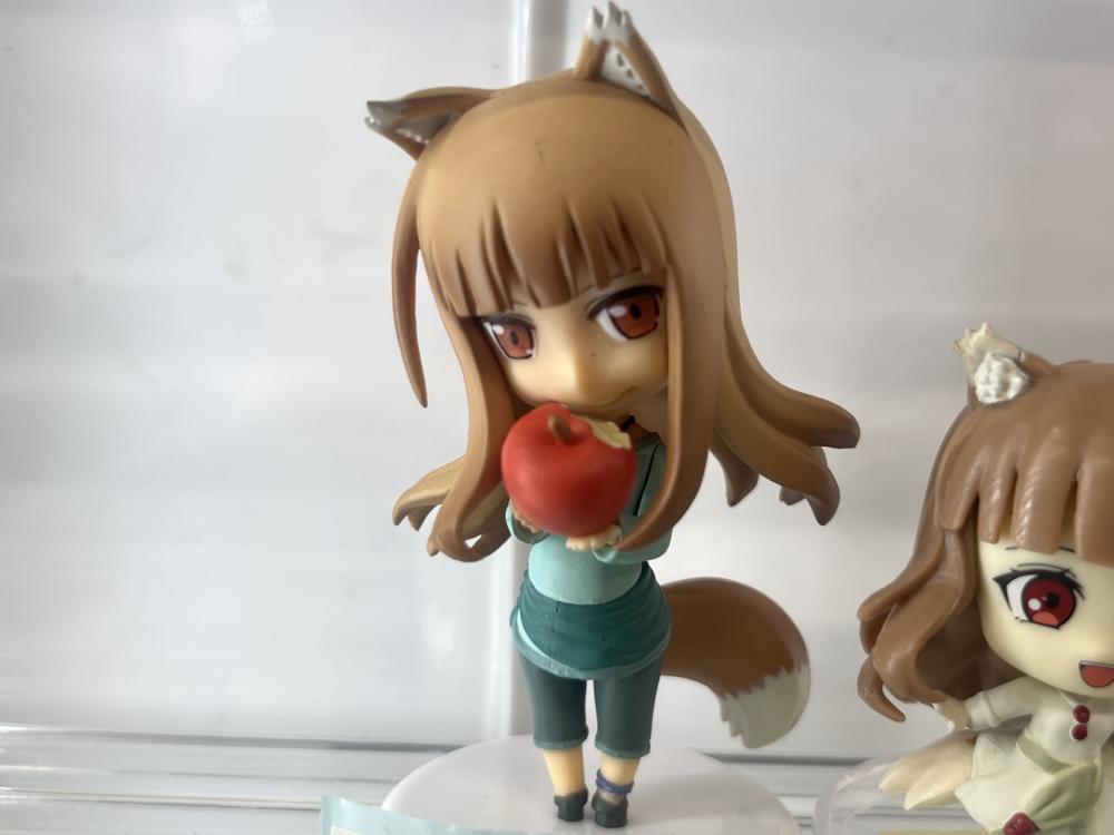 늑대와 향신료 등 피규어