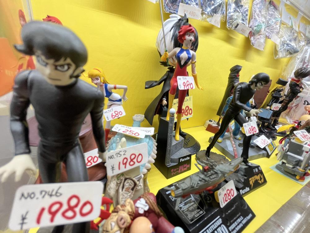 레트로 피규어 가게