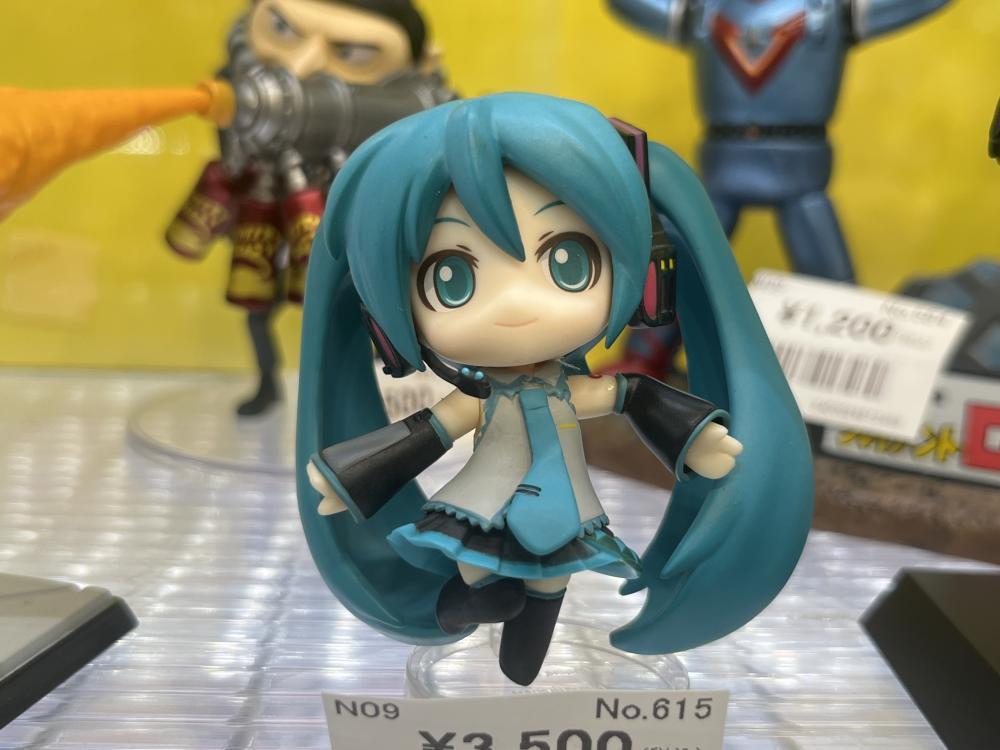 Hatsune Miku and other figures