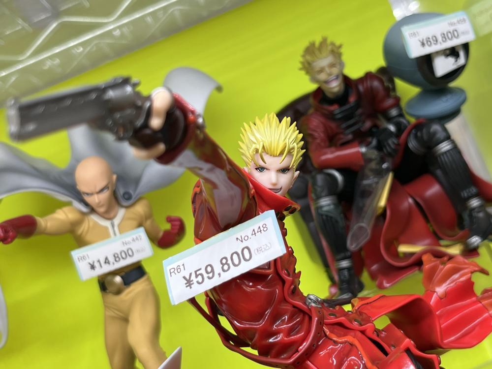 트라이건 등 피규어