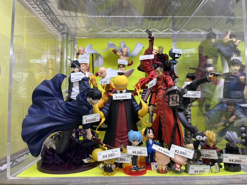 트라이건 등 피규어