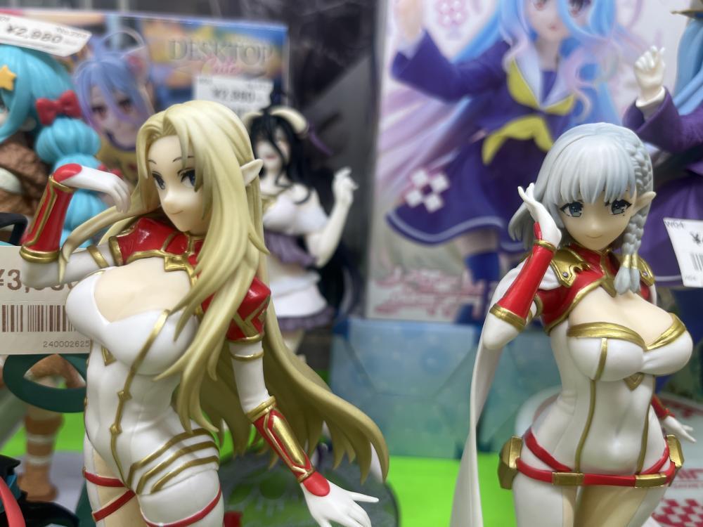 미소녀 피규어 다수