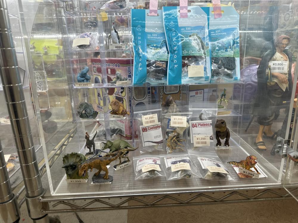 恐竜フィギュア