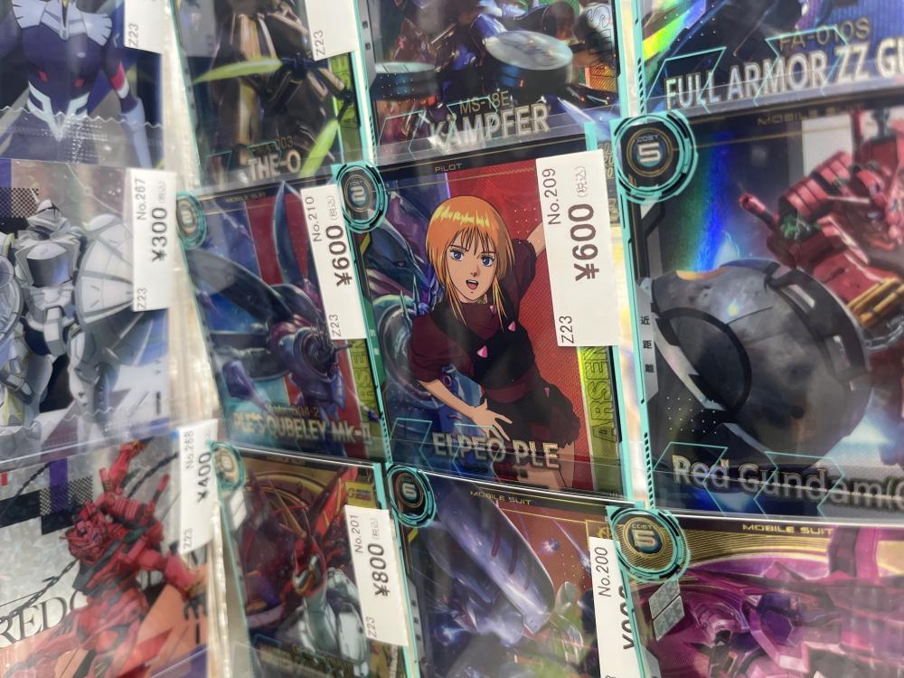 리페인트 피규어나 카드