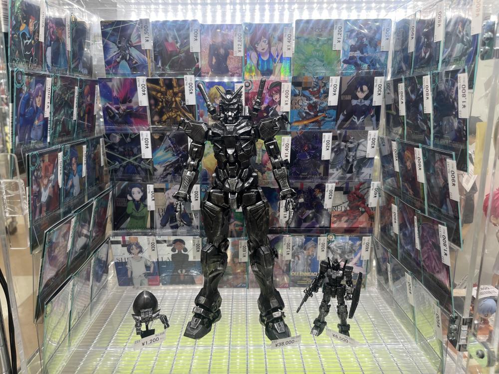 리페인트 피규어나 카드