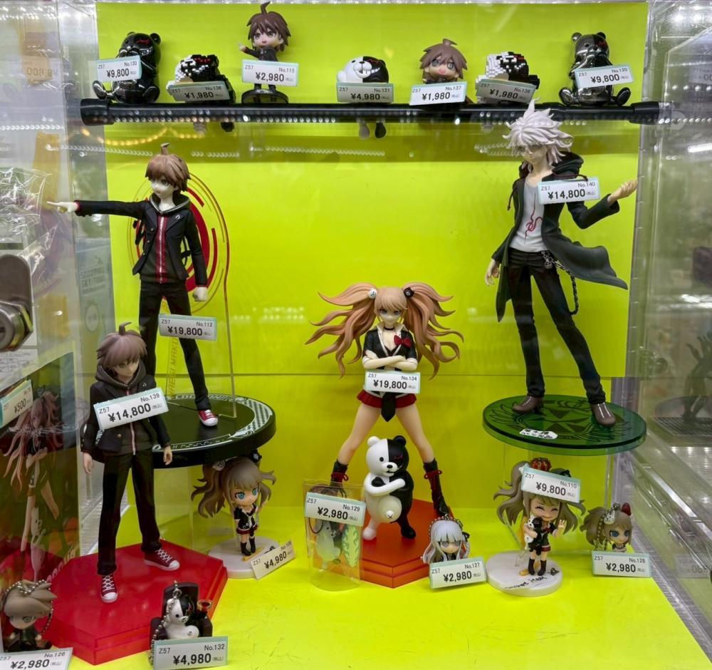 ダンガンロンパ、逆転裁判